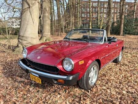 FIAT 124 SPIDER