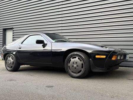 PORSCHE 928