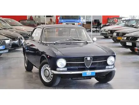 1971 — ALFA ROMEO GIULIA GT — 35,000 km
