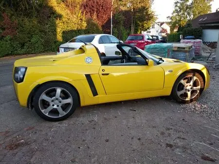 2002 — OPEL VX220 — 50,000 km