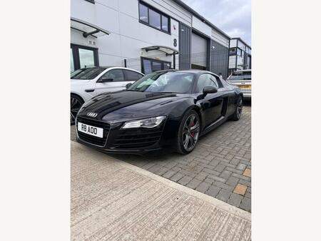 AUDI R8