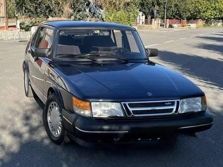 SAAB 900