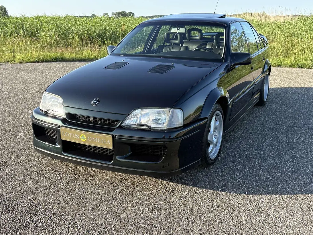 1992 — LOTUS OMEGA — 80,500 km