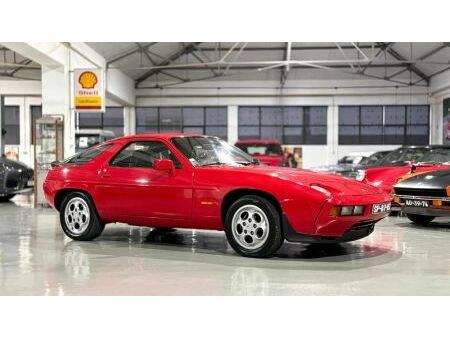 PORSCHE 928