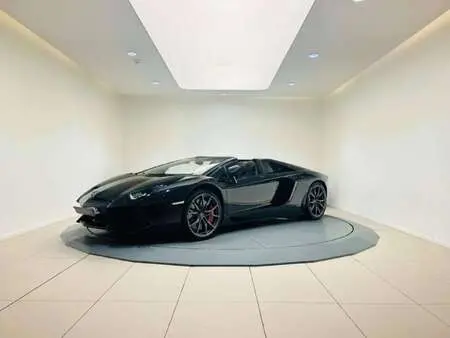 2015 — LAMBORGHINI AVENTADOR ROADSTER — 16,600 km