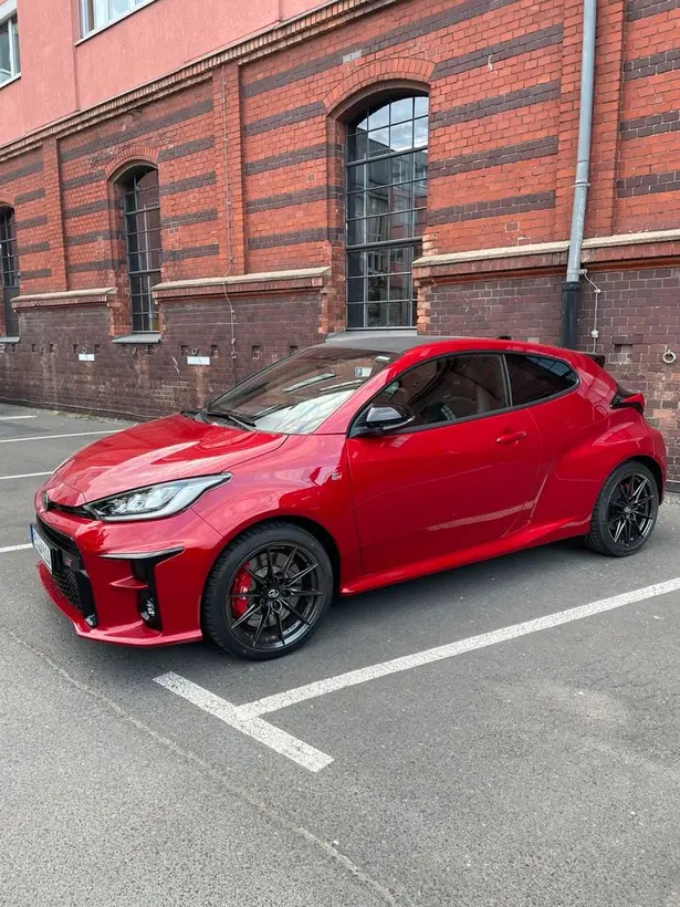 2021 — TOYOTA YARIS — 4,000 km