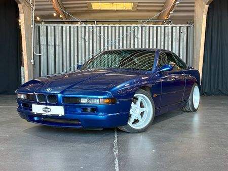 BMW 8 SERIES