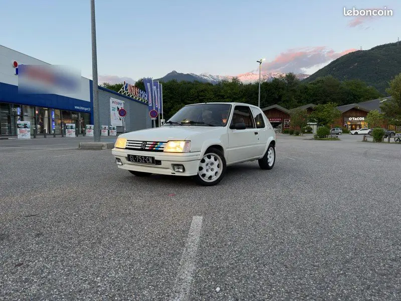 1990 — PEUGEOT 205 — 155,000 km