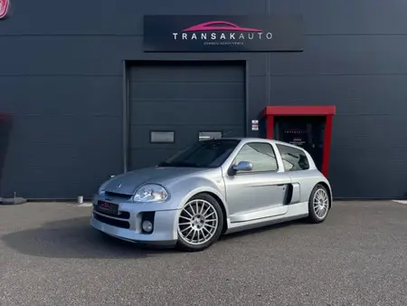 2002 — RENAULT CLIO — 49,000 km