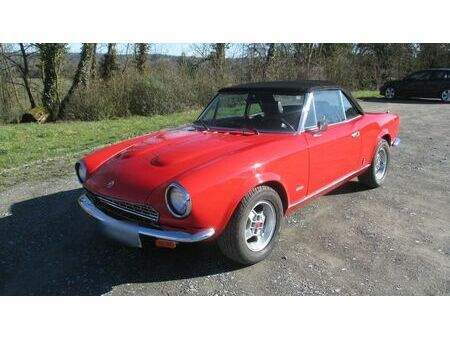 FIAT 124 SPIDER