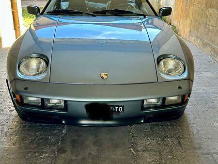 PORSCHE 928