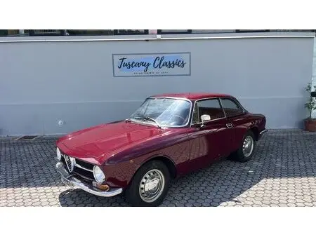 1972 — ALFA ROMEO GIULIA GT — 75,000 km