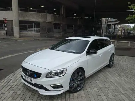 2017 — VOLVO V60 — 68,124 km