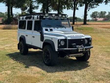2011 — LAND ROVER DEFENDER — 57,850 km