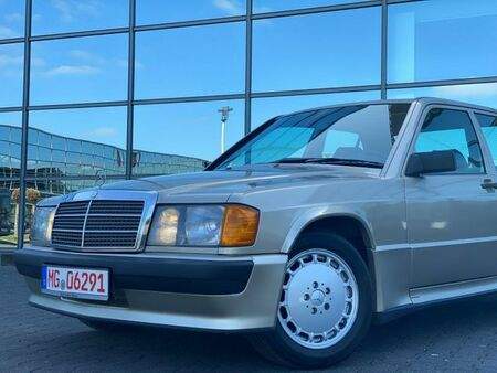 1986 — MERCEDES 190 — 172,500 km