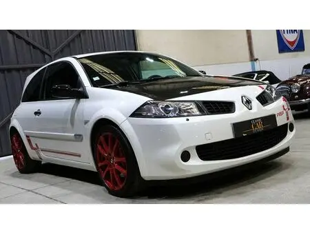 2009 — RENAULT MEGANE — 25,900 km