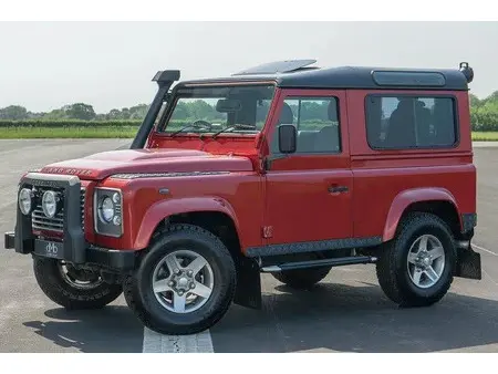 2013 — LAND ROVER DEFENDER — 43,130 km