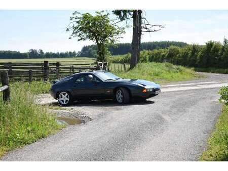 PORSCHE 928