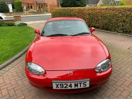 2000 — MAZDA MX5 — 44,096 km