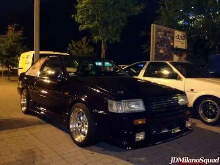 1985 — TOYOTA COROLLA — 700 km