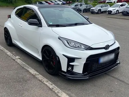 2021 — TOYOTA YARIS — 30,500 km