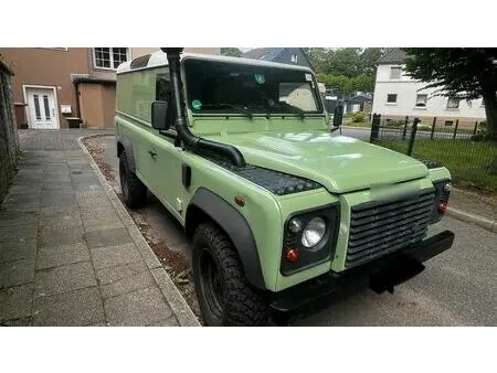 2008 — LAND ROVER DEFENDER — 50,000 km