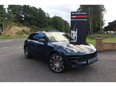 2016 — PORSCHE MACAN — 64,403 km