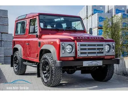 2011 — LAND ROVER DEFENDER — 32,735 km