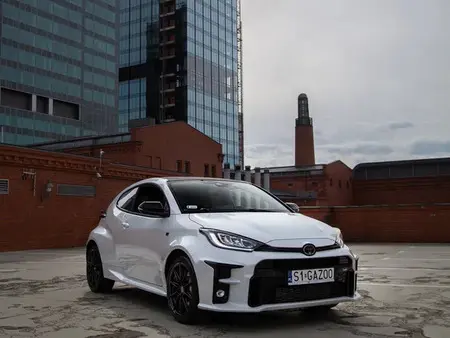 2021 — TOYOTA YARIS — 29,000 km