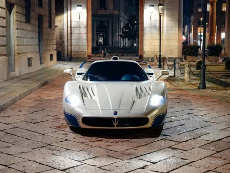 2005 — MASERATI MC12 — 5,000 km