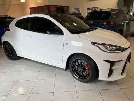 2021 — TOYOTA YARIS — 8,068 km