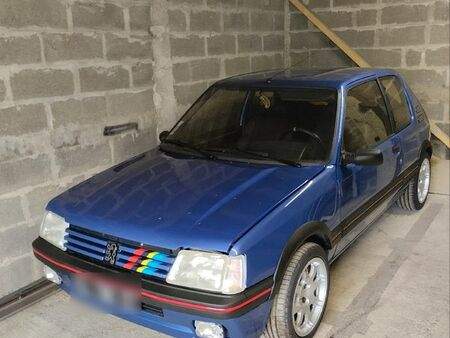 PEUGEOT 205