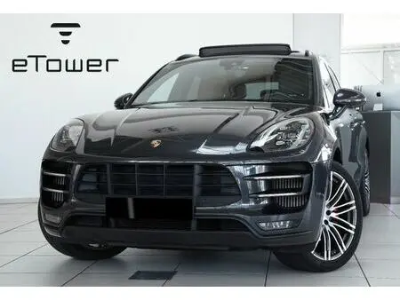 2017 — PORSCHE MACAN — 42,445 km