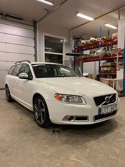 Volvo V70 — 199,380 km