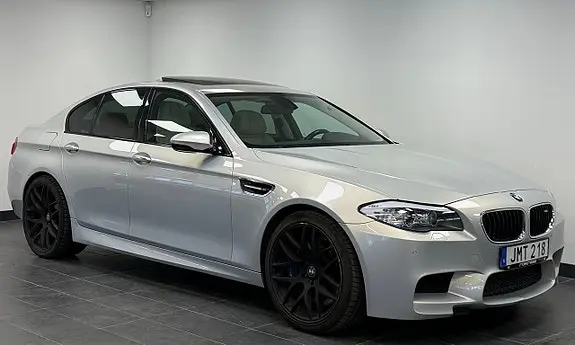 BMW M5 — 102,000 km