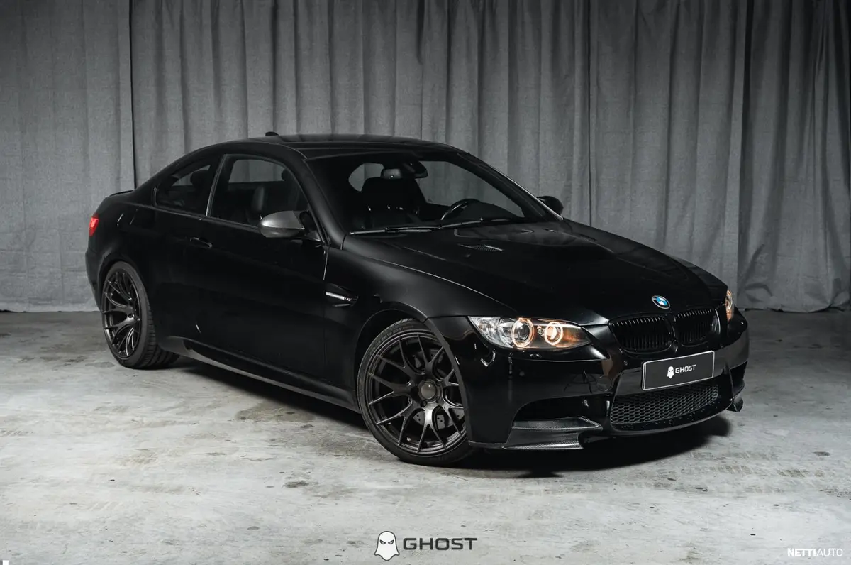 2011 — BMW M3 E92 4.0 V8 S65 LCI * Manuaali / M Driver's Package / Sähköpenkit muistilla / Penkinlämmittimet / Eibach * Coupe 2011 — 99,000 km